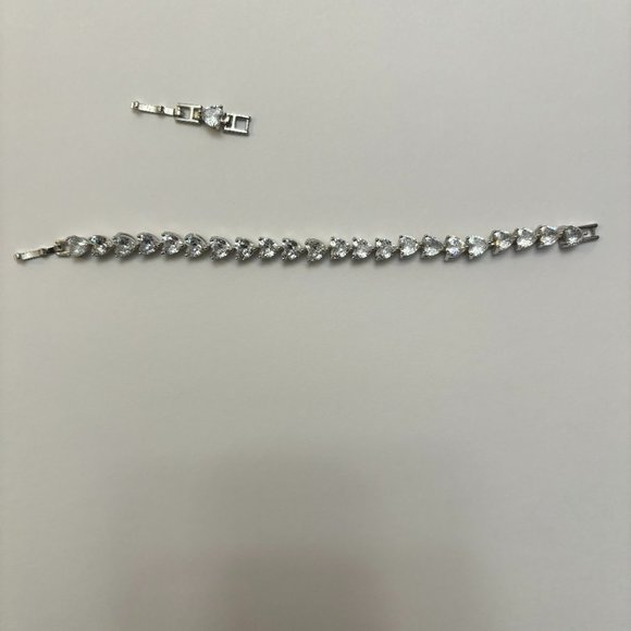 SALE!!! Stunning 30 ct Heart Cut Tennis Bracelet - Picture 14 of 16